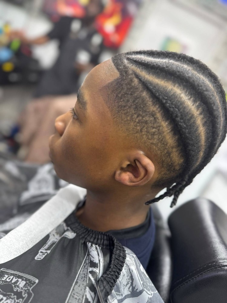 Side view of freshly plaited cornrows.